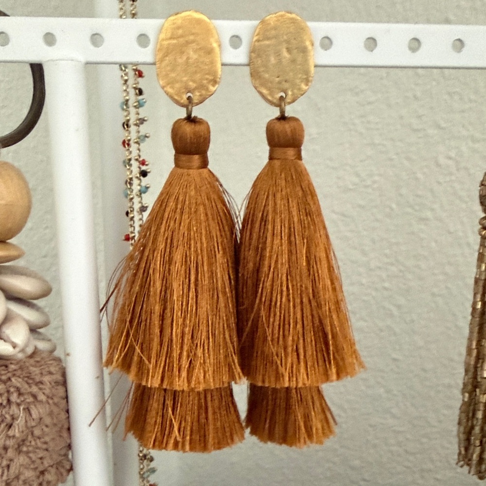 Elegant Gold Tassel Earrings - Picture 4 of 4